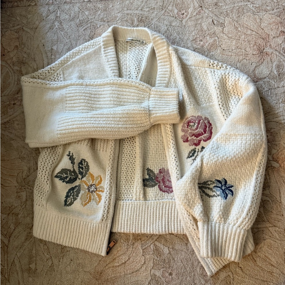Abercrombie Zip Needlepoint Flower Sweater Jacket- NEVER WORN